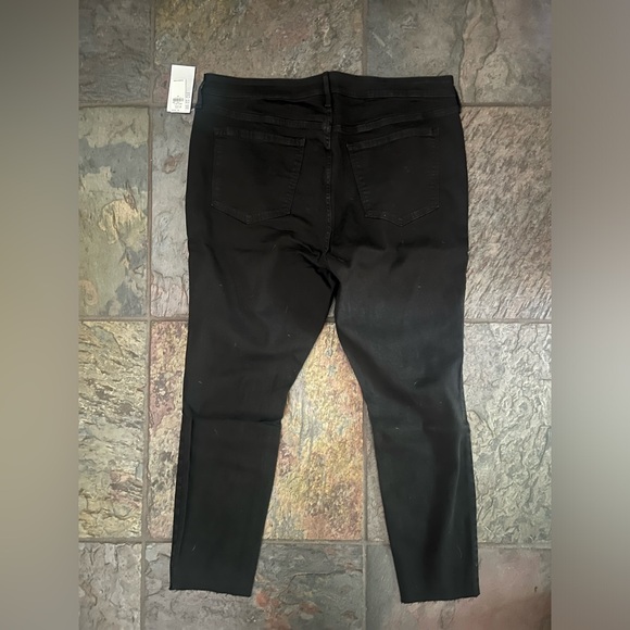 Old Navy - Rockstar Super Skinny mid rise black distressed jeans (NWT) - Picture 4 of 7